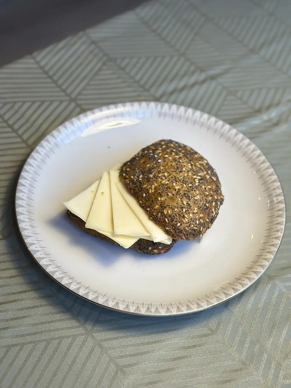 Smurt rundstykke m. Ost