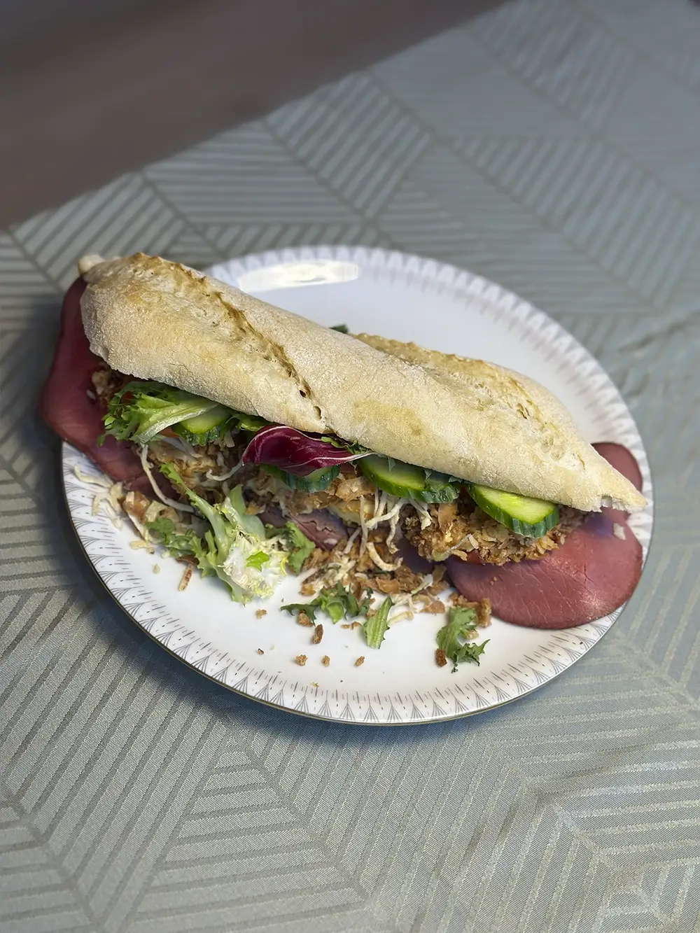 Roastbeef m. Remoulade, ristede løg og peberrod 60,-