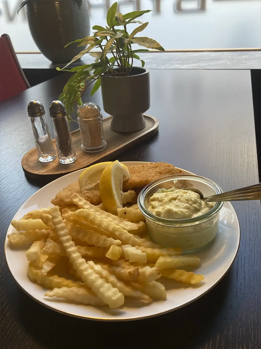 Fiskefilet med pommes